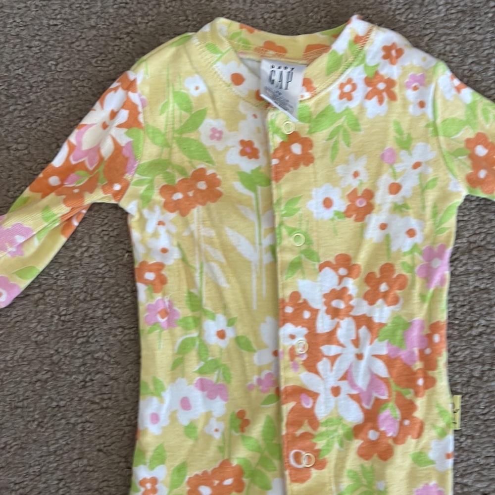 Baby gap floral onsie new up to 3 months - Picture 2 of 5
